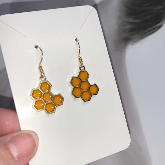 Oh Honeycomb look at these Hand Crafted Pierced Dangly Earrings - Picture 8 of 12